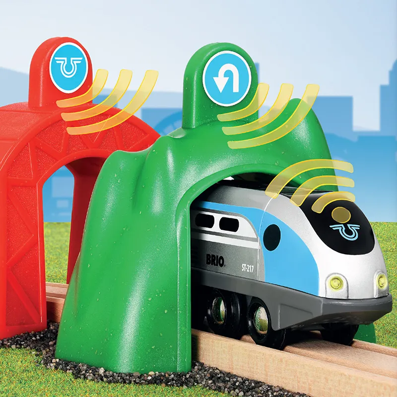 BRIO Smart Tech - Smart Engine with Action Tunnels