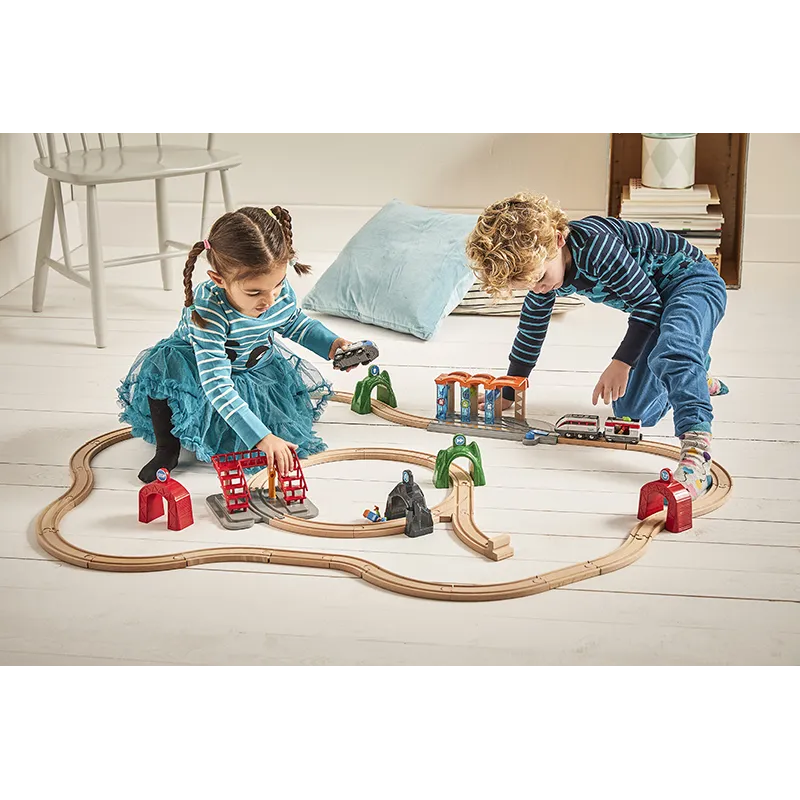 BRIO Smart Tech - Smart Engine with Action Tunnels